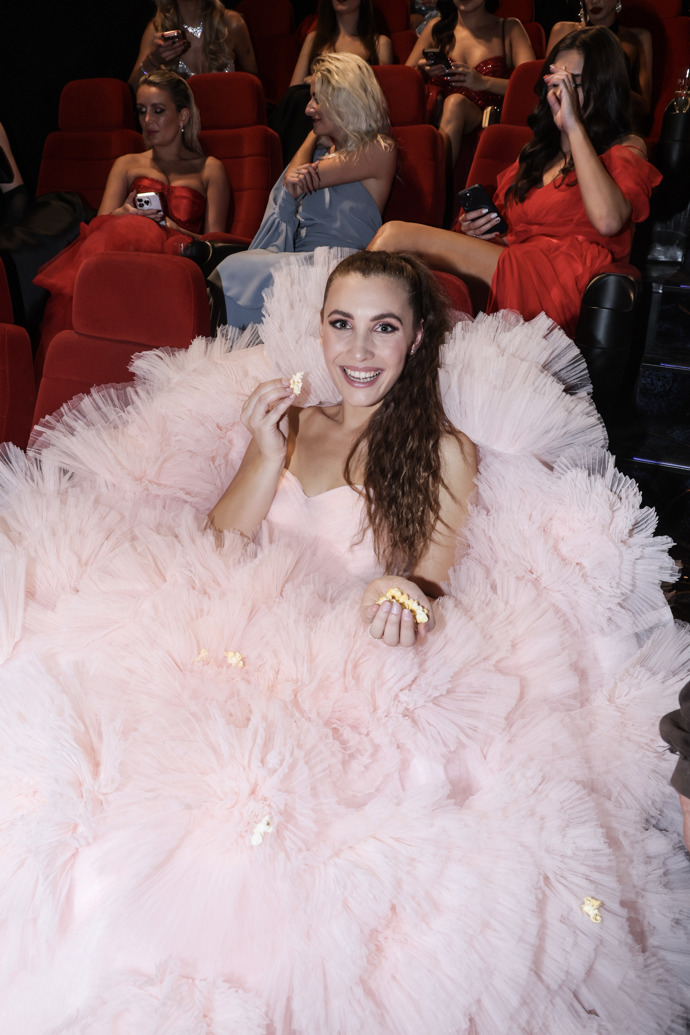 Kateřina Kleinová to nemá mezi dívkami lehké. 