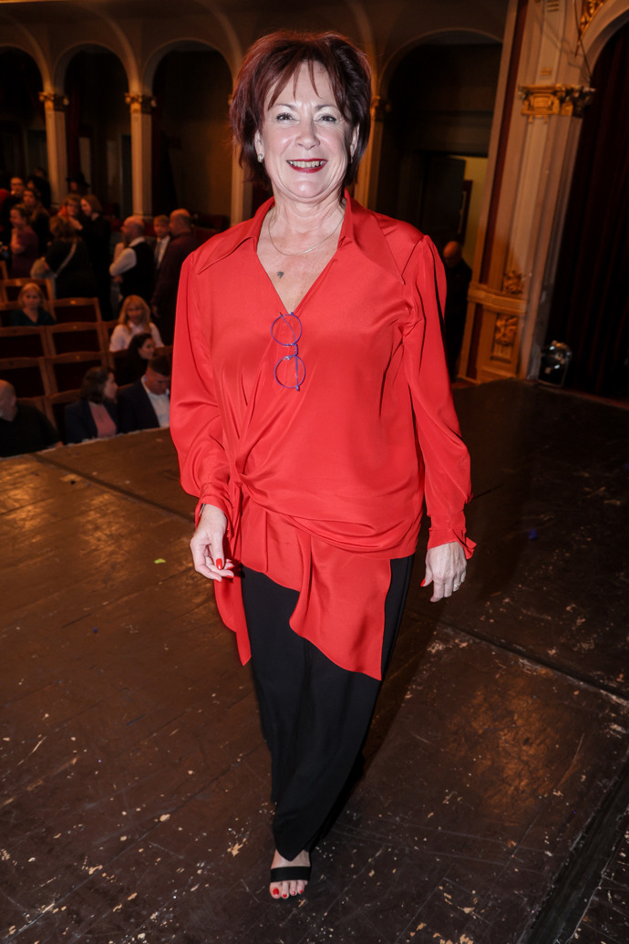 Přesto nikdy nepřišla o svůj optimismus a stále je vitální a veselou dámou s mnoha zájmy. Ilona Svobodová si v minulosti zahrála i v pohádkách.