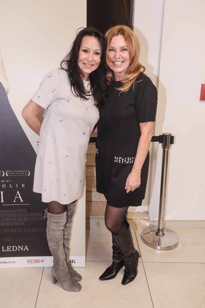 Heidi Janků vyrazila hned zkraje roku 2025 do kina na premiéru filmu Maria. Oblékla své oblíbené úpletové šaty a semišové kozačky.