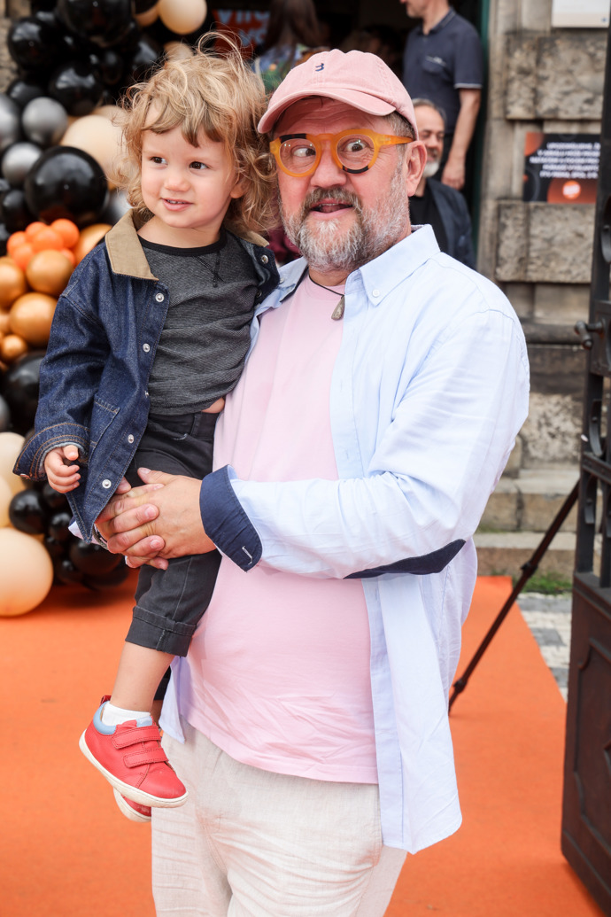 Karel Zima je také trojnásobným otcem, mladšího syna Eliáše si pořídil až po padesátce.