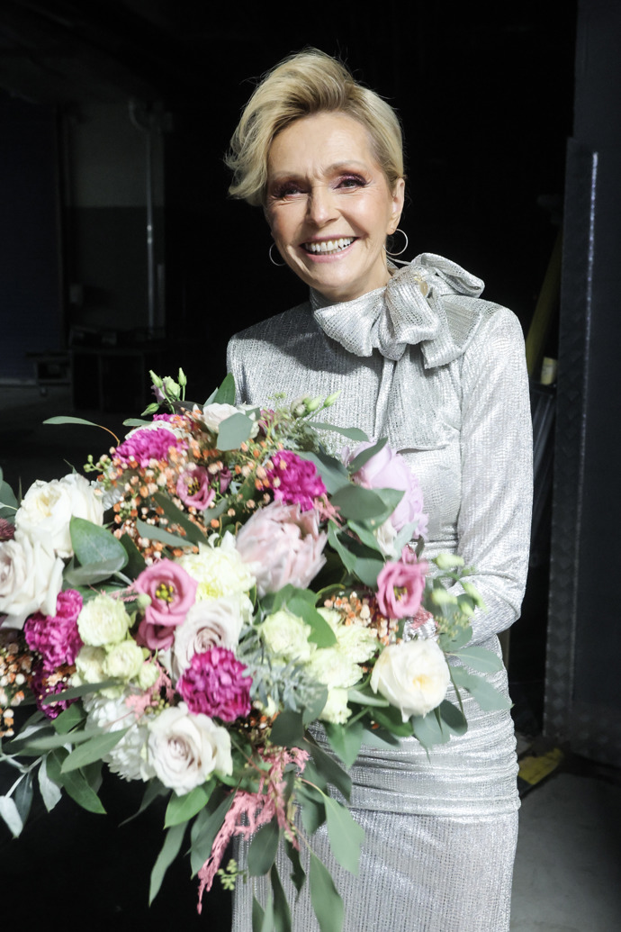 Pokud zůstane zbytek look minimalistický, můžete si dovolit i nepřehlédnutelný detail v podobě mašle...