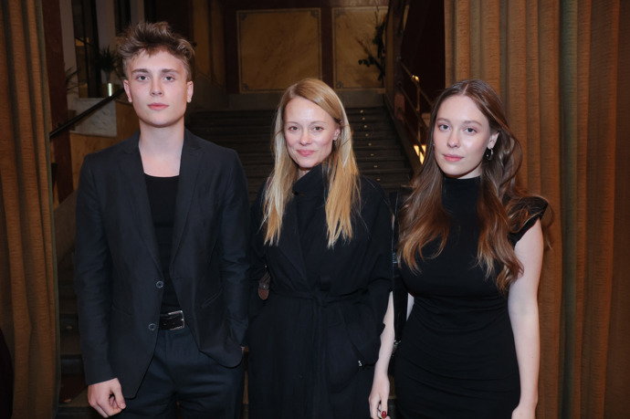 Rozálie Prachařová se objevila v seriálu Lež na pláži. 