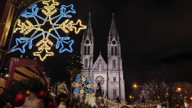 Vánoční trhy na náměstí Míru.