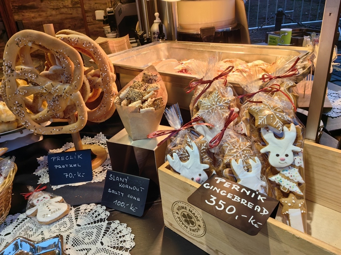 Stánky na Staroměstském náměstí.