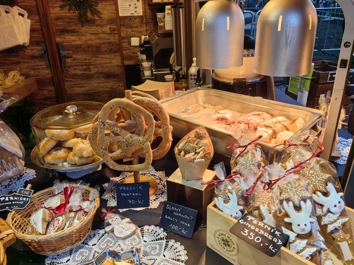 Stánky na Staroměstském náměstí.