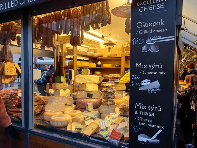 Stánky na Staroměstském náměstí.