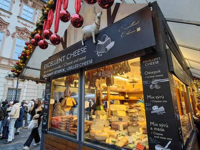 Stánky na Staroměstském náměstí.