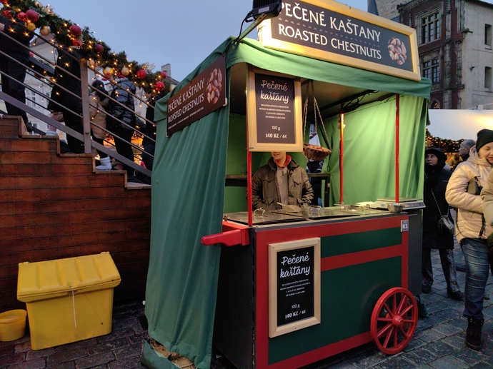 Stánky na Staroměstském náměstí.