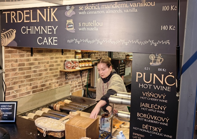 Stánky na Staroměstském náměstí.