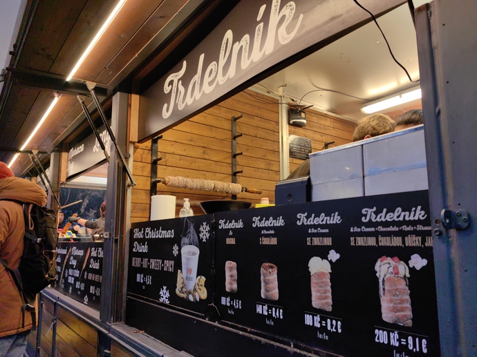 Trdelník na Staroměstském náměstí.