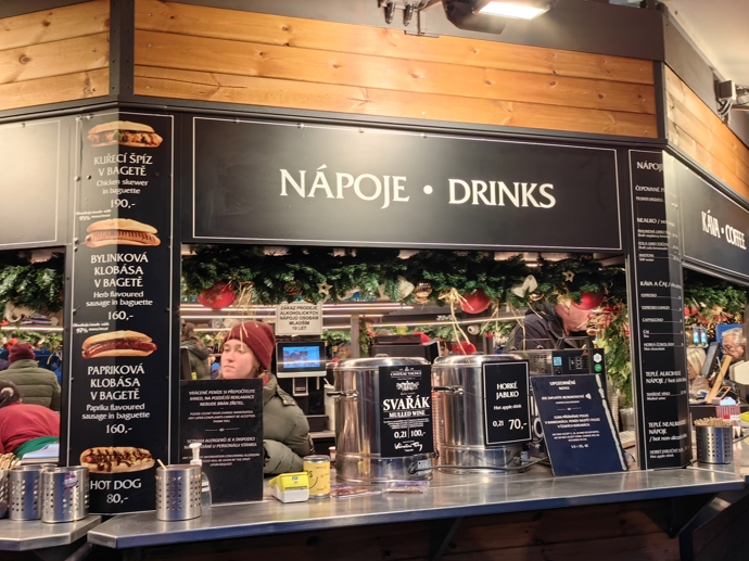 Stánky na Staroměstském náměstí.