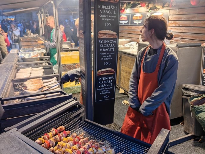 Stánky na Staroměstském náměstí.