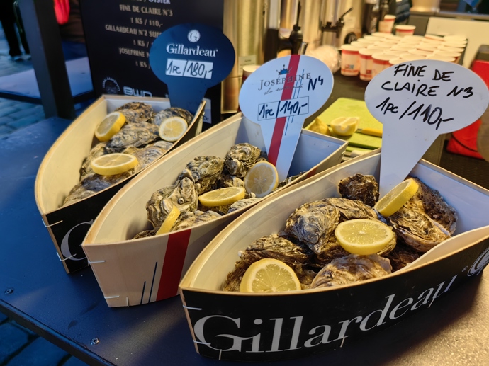 Stánky na Staroměstském náměstí.