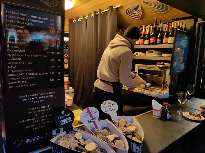 Stánky na Staroměstském náměstí.