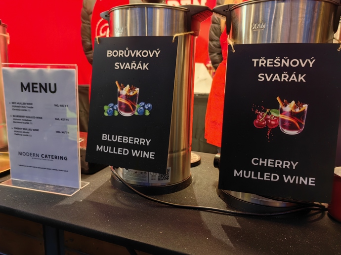 Nechybí stánek se svařeným vínem.