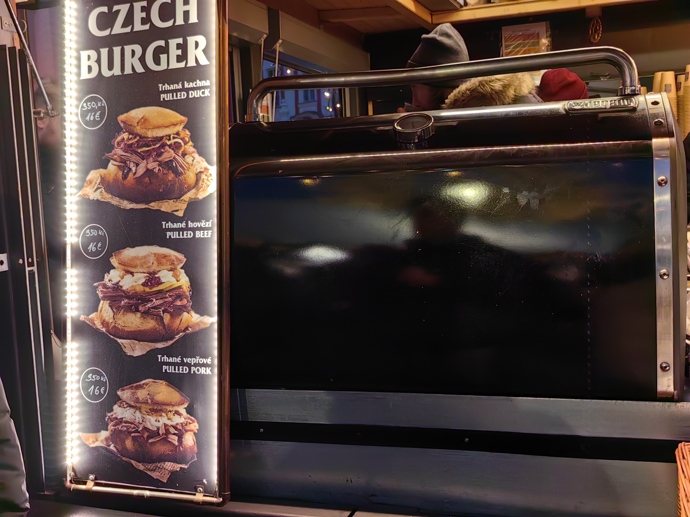 Stánky na Staroměstském náměstí.