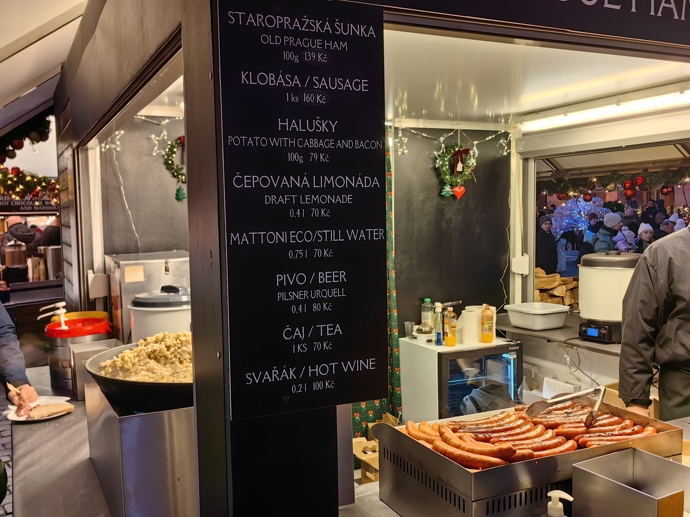 Stánky na Staroměstském náměstí.