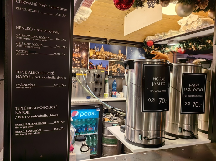 Stánky na Staroměstském náměstí.