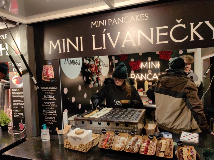 Stánky na Staroměstském náměstí.