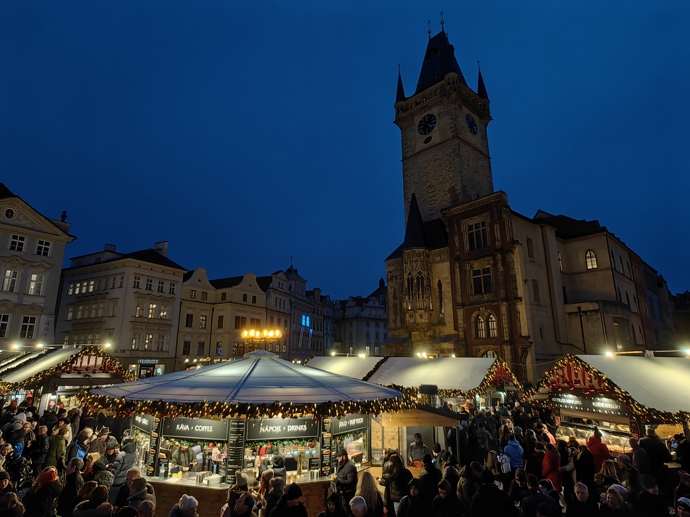 Vánoční trhy na Staroměstském náměstí.