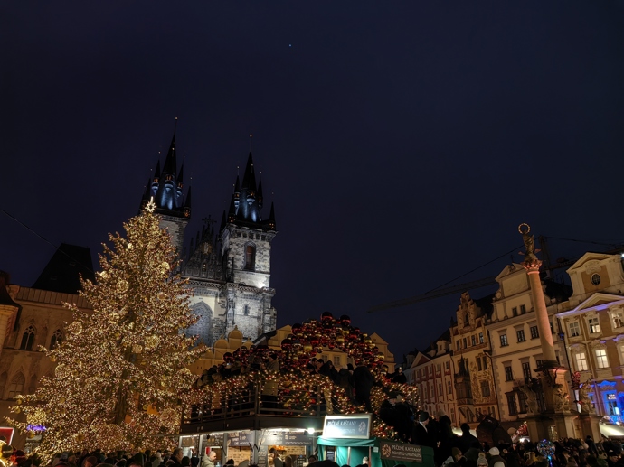 Vánoční trhy na Staroměstském náměstí.