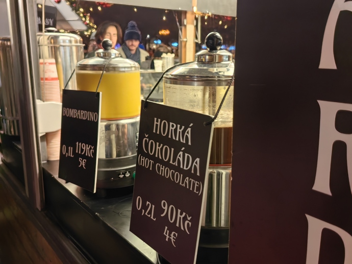 Stánky na vánočních trzích.