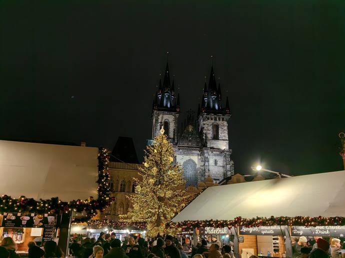 Vánoční trhy na Staroměstském náměstí.