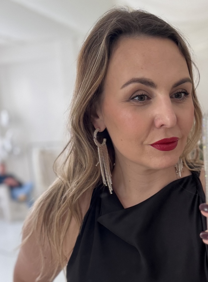 Nebo i blyštivé náušnice. 