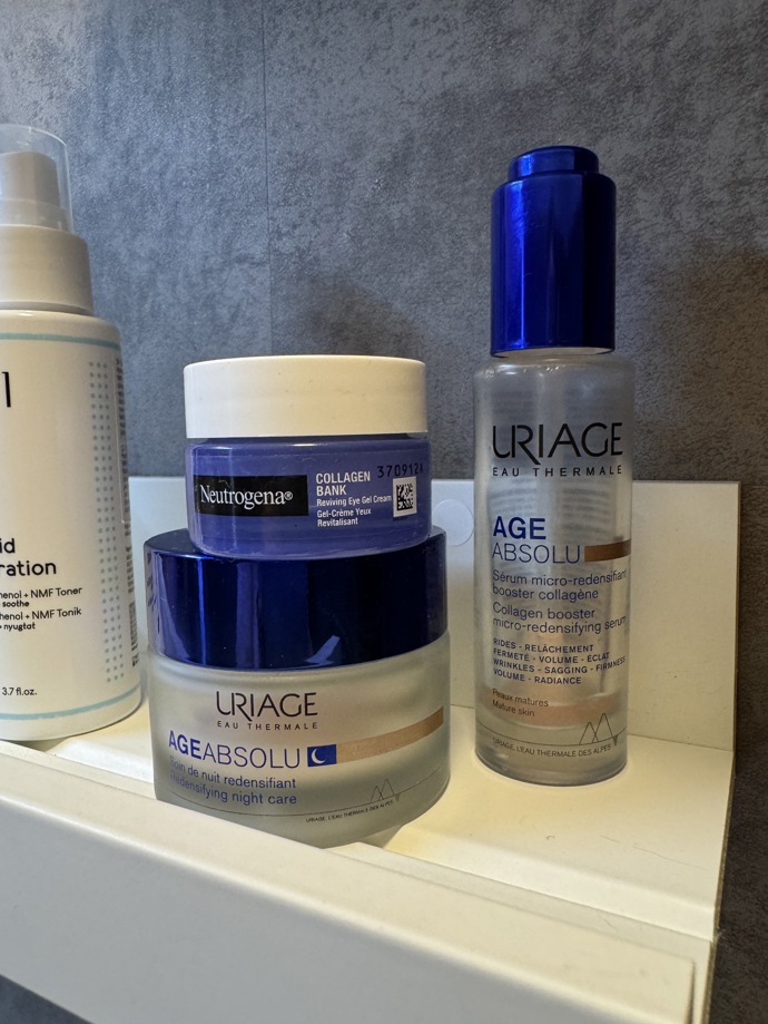 Pokud chcete udělat radost dámě, která už řeší nějakou tu vrásku, tuhle kombinaci doporučuji na noc a oční gel od Neutrogeny s kolagenem i na den. 