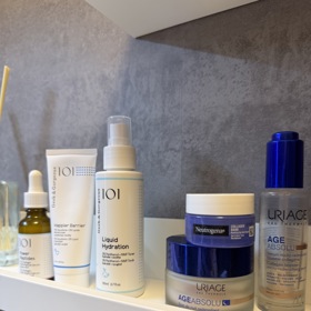 Moje tipy na kosmetické produkty jsou vždy podmíněny osobní zkušeností a takhle nyní vypadá moje koupelnová výbava, kde aktuálně finišuji s produkty značky Uriage a přecházím na značku Geek&Gorgeous.