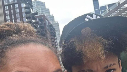 FOTO: Trans potomek Eddieho s jeho matkou.