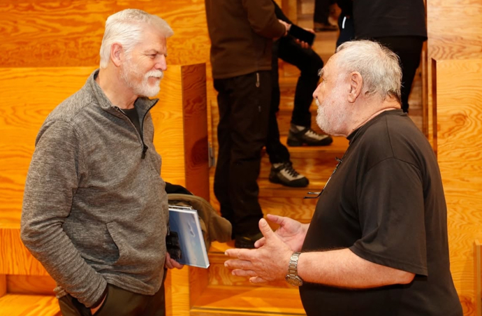 Petr Pavel se dobře bavil. 