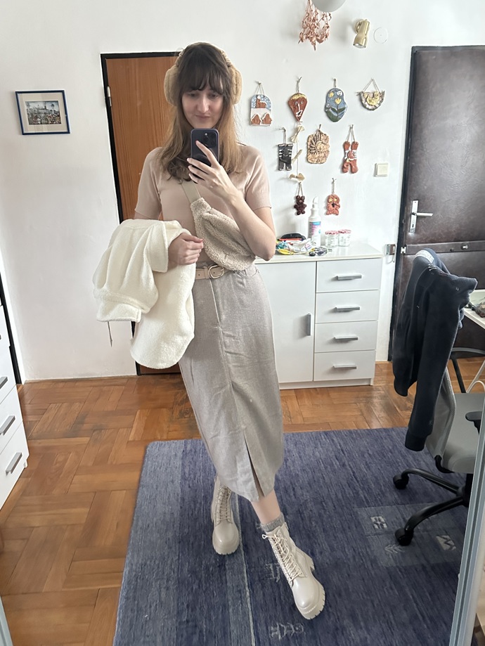 Look tvoří 6 kousků ze 4 různých obchodů, jen boty a ponožky už redaktorka měla ve svém šatníku a botníku předtím.