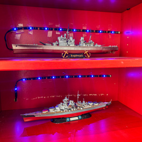 Koníčkem Petra Rezka je lepení lodiček.