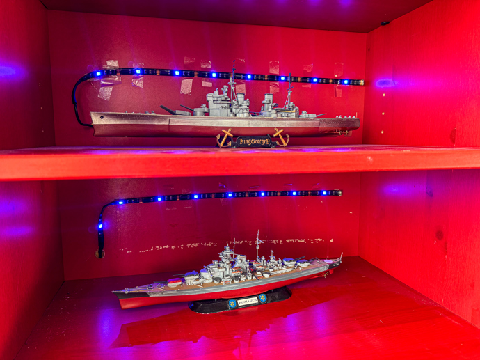 Koníčkem Petra Rezka je lepení lodiček.