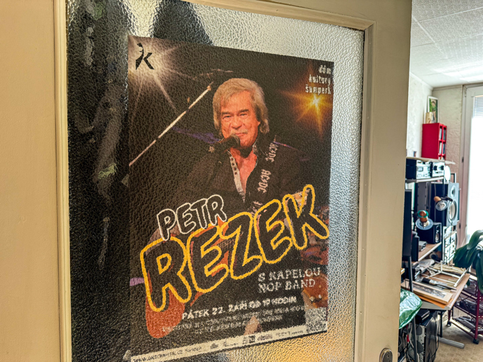 Plakát s kapelou Nop, takto nazvanou podle Petrova guru Miloše Nopa.