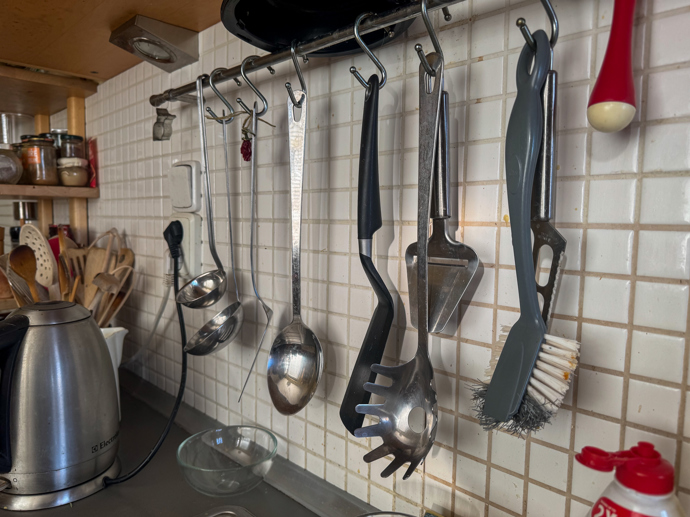 V kuchyni je vše pěkně po ruce.