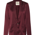 Najdete ale i levnější alternativy, a to jak v odlišných materiálových provedeních, tak jiných nápadných a trendy odstínech, které budou fungovat jako dobrá alternativa. Třeba jako tento saténový blejzr v trendy vínové, který seženete u značky Cream za 2860 Kč.