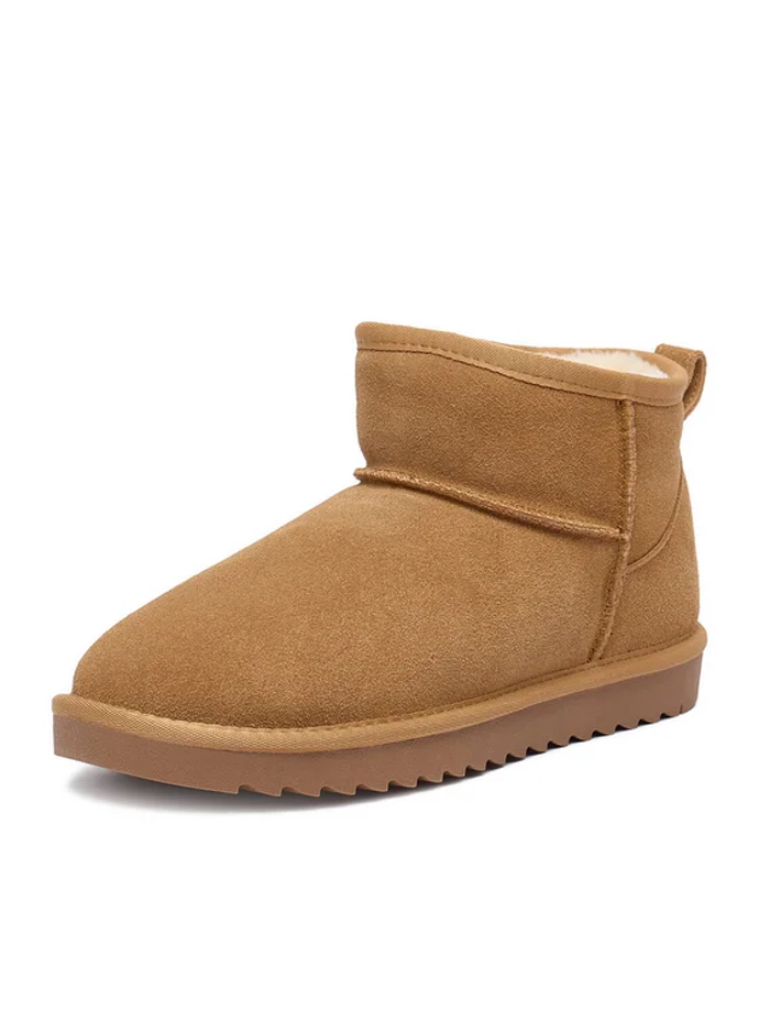 Válenky se letos opět vrací do módy. Tento model má v nabídce značka DeeZee za 1499 Kč