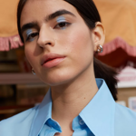 Zejména světle modré stíny ale nesluší každému a je potřeba s nimi zacházet opatrně.