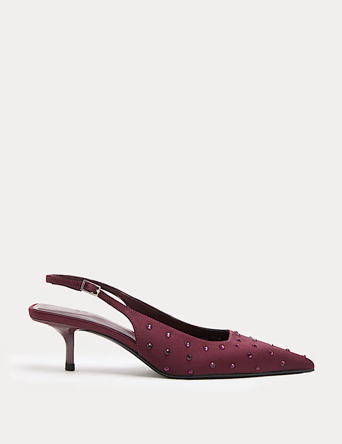 Třpytivé boty na nízkém podpatku s páskem kolem paty, Marks&Spencer, 1499 Kč