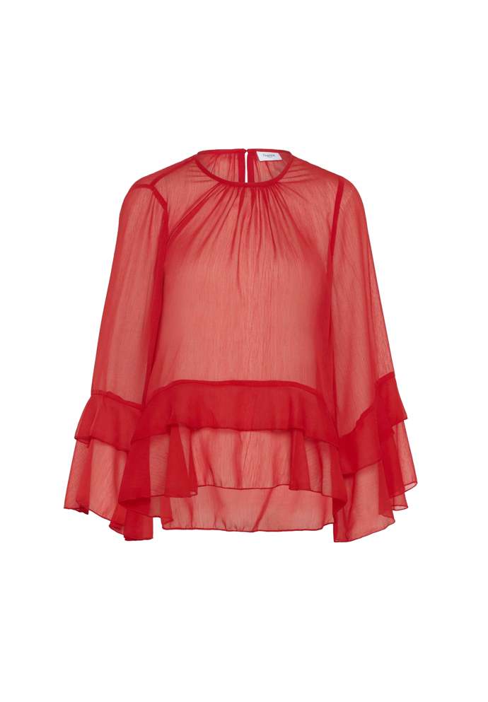 Pro dosažení podobného efektu jako Jitka Zelenková můžete sáhnout třeba po průhlední blůzce, která přímo vybízí k vrstvení. Tento kousek prodává značka Saint Tropez za 1560 Kč