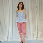 Velkým letošním hitem se staly kalhoty připomínající spodní prádlo našich prababiček, a to v různých délkách.