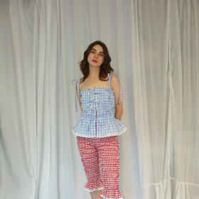 Velkým letošním hitem se staly kalhoty připomínající spodní prádlo našich prababiček, a to v různých délkách.