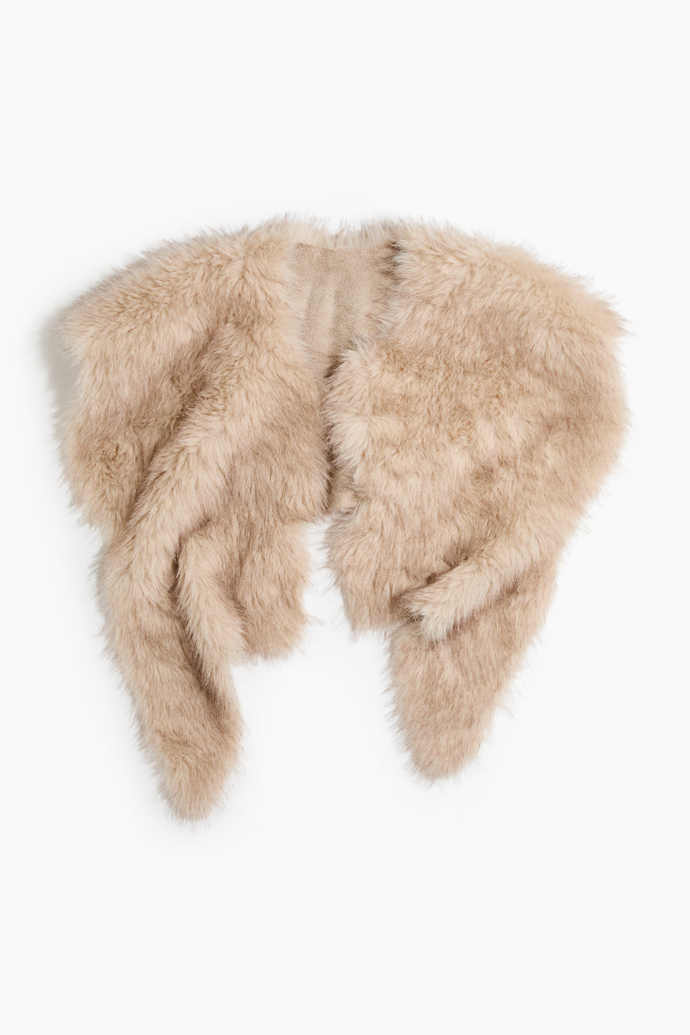 Asymetrický kožešinový límec, H&M, 859 Kč