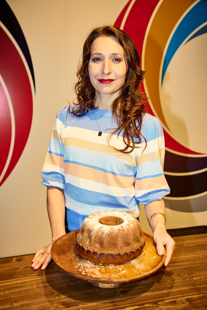 Tereza Bebarová u bábovky.