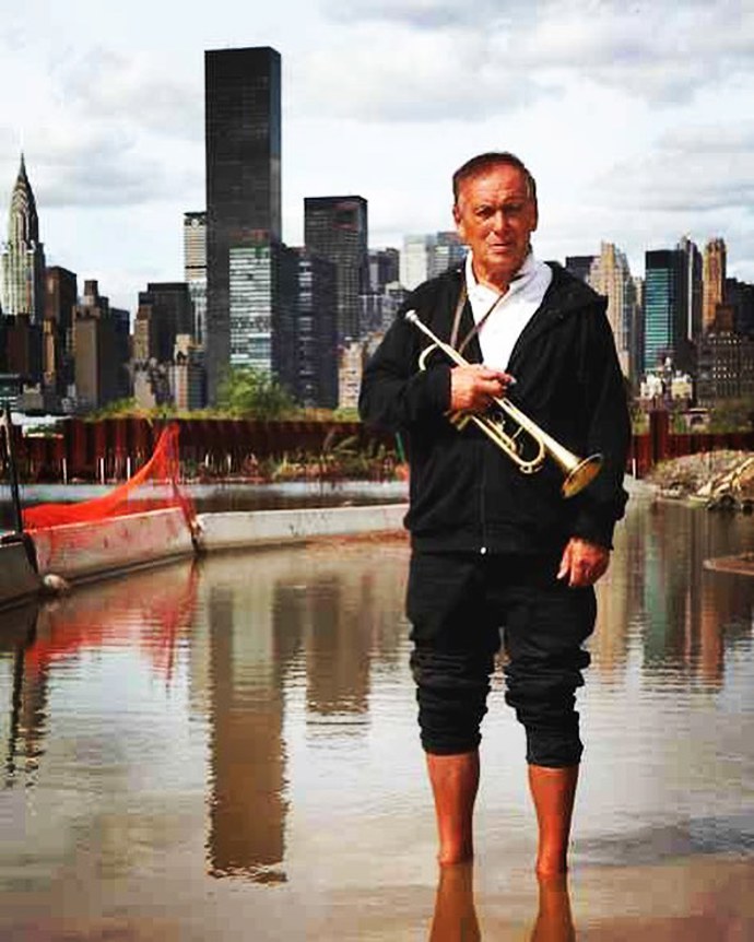 Laco se přestěhoval do New Yorku v 80. letech.