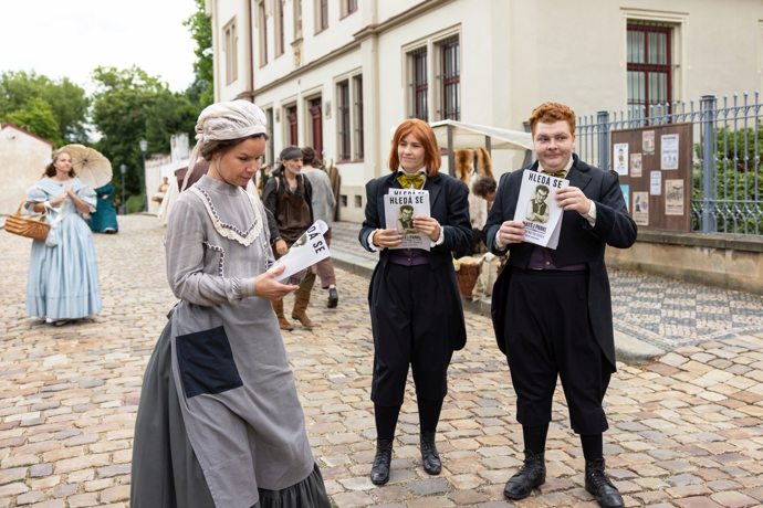 Pohádka Ke všem čertům je o sirotku Matějovi, který v pekle získá nejen nové kamarády, ale také odvahu čelit zlé lichvářce.