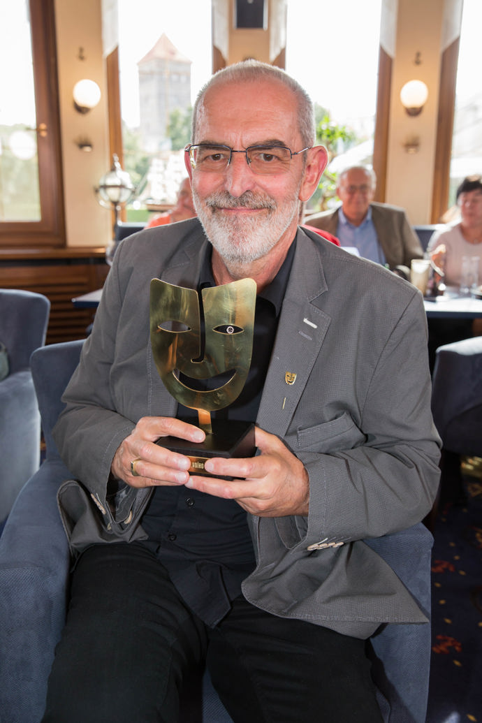 V roce 2020 získal Ivo Šmoldas ocenění Mistr zábavního umění.