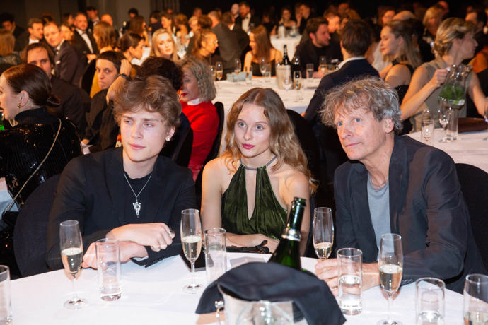 Ve společnosti se synem Františkem a dcerou Josefínou. 